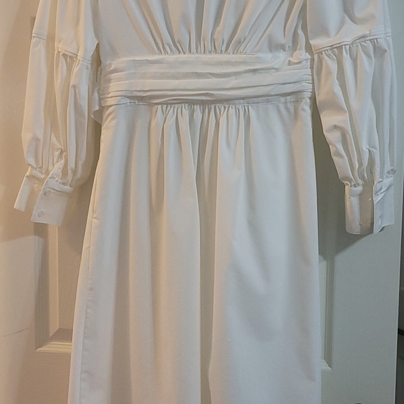 Long sleeve wrap tie front blouse. White size med - Picture 2 of 3